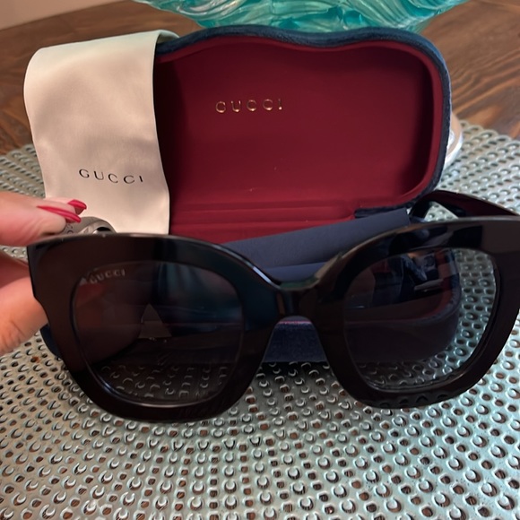 Brand New Gucchi sunglass 😎 - Picture 2 of 7